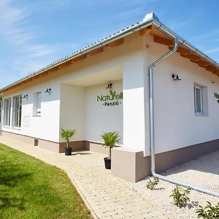 לינה וארוחת בוקר Naturella Panzio 3*