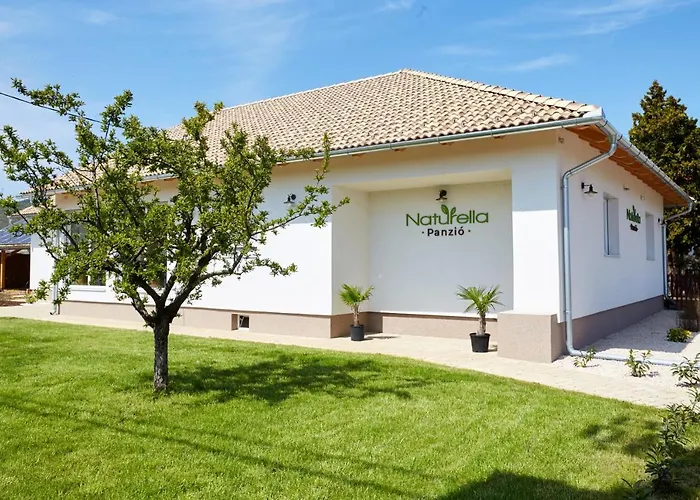 Naturella Panzio לינה וארוחת בוקר 3*